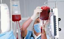 Bluttransfusion von einer Vene in das Situm eines Gerstenkorns am Hinterkopf