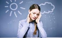 Konštantná bolesť hlavy: ako sa liečiť a možné príčiny
