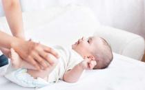What to do with colic and gas in a newborn, how to help him: symptoms and treatment in the home. How colic is detected in newborns