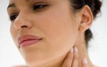 Rötung im Hals ohne Schmerzen oder Fieber